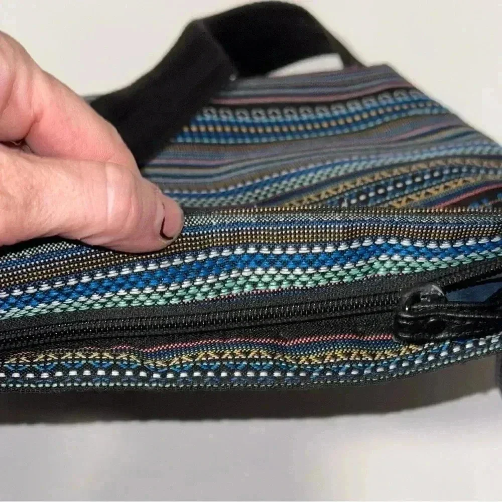 Dakine unisex crossbody bag